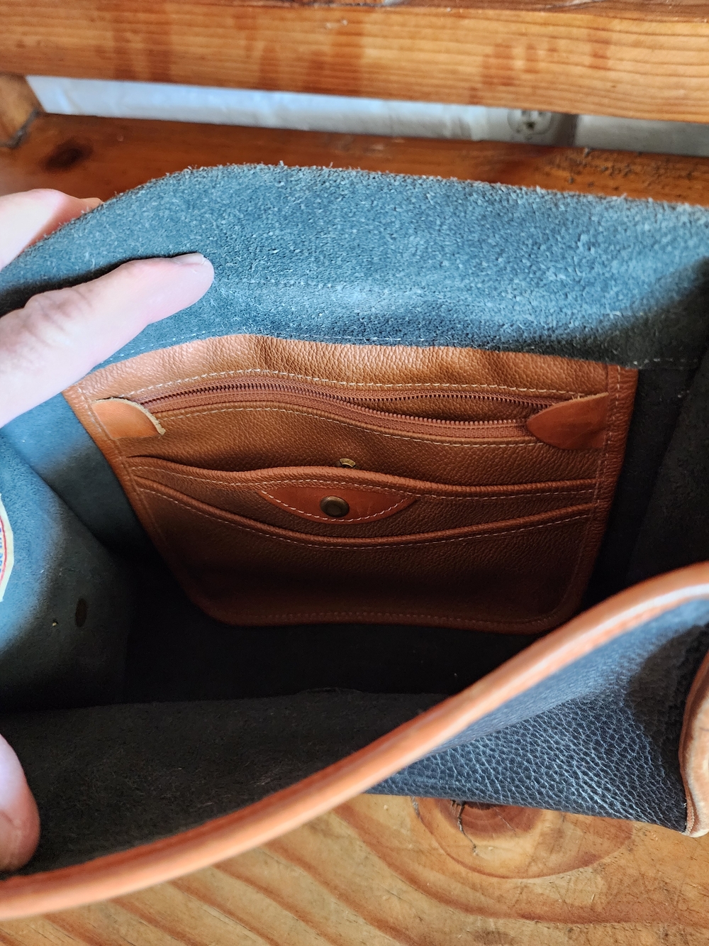 Vintage Dooney & Bourke Black Pebbled Leather Purse. - Picture 7 of 9